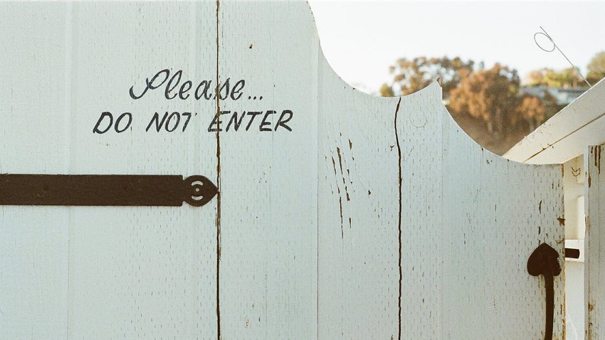 Gate